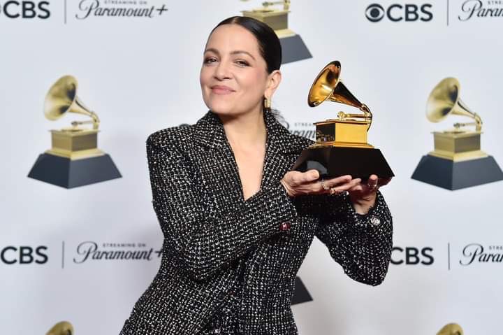 Pide ex diputado local que ayuntamiento de Coatepec rinda un reconocimiento a Natalia Lafourcade, quien acaba de ganar un Grammy al mejor álbum latino.