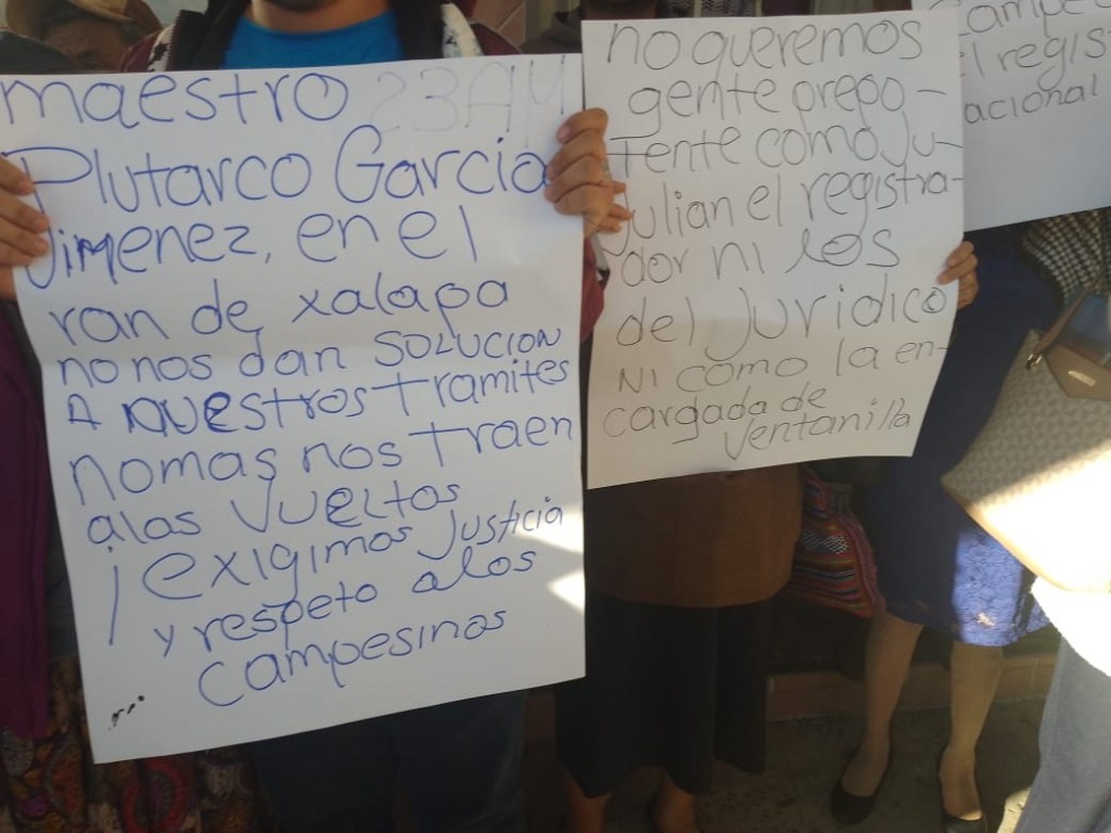 Tomadas las oficinas del RAN en Xalapa, exigen la entrega inmediata de certificados parcelarios, llevan más de un año dando&nbsp;vueltas.