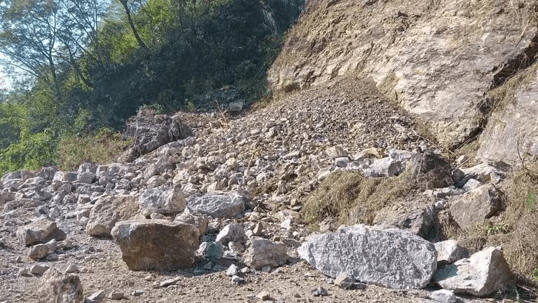 Ocho comunidades indígenas incomunicadas en Mixtla, por&nbsp;derrumbe.