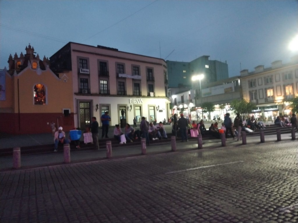 Exigen pagos de laudos 127 extrabajadores del extinto Seguro&nbsp;Popular.