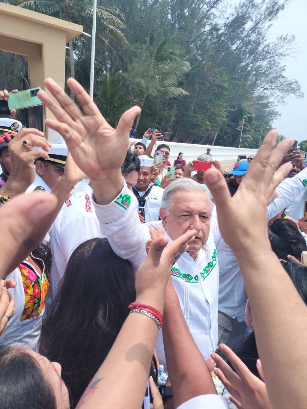 El presidente Andrés Manuel visitó Veracruz, conmemora 110 aniversario de la Defensa del&nbsp;pueblo.
