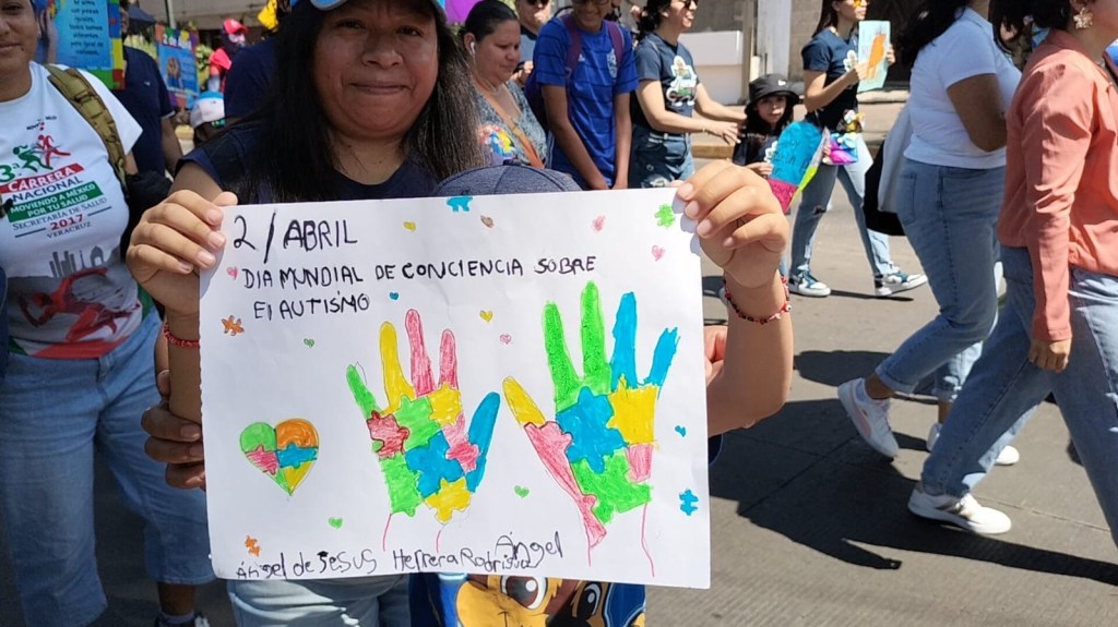 Tercera caminata por el autismo, en Xalapa. Hace falta un padrón para conocer cuanta población con autismo hay en Veracruz, y&nbsp;México.