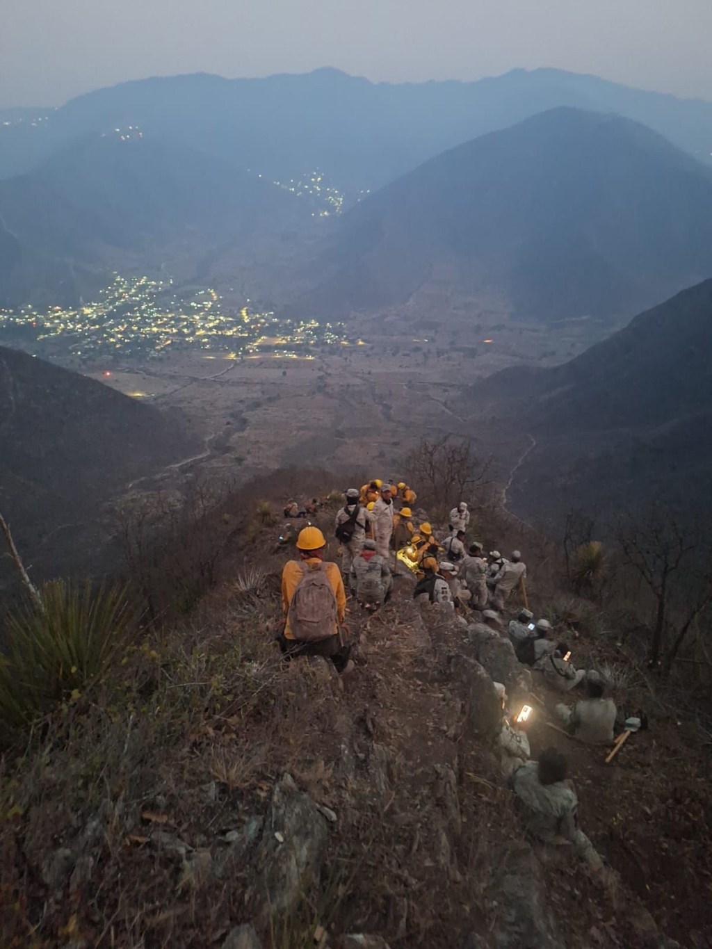 Que solo 10 viviendas se quemaron en Huiloapan; pero lugareños afirman son&nbsp;más.