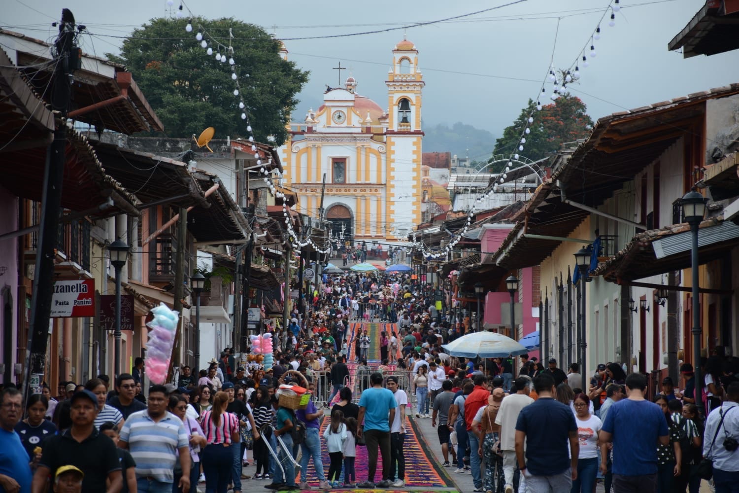 45 mil visitantes por día recibe Xico, pueblo mágico de Veracruz en los festejos en honor a María Magdalena.