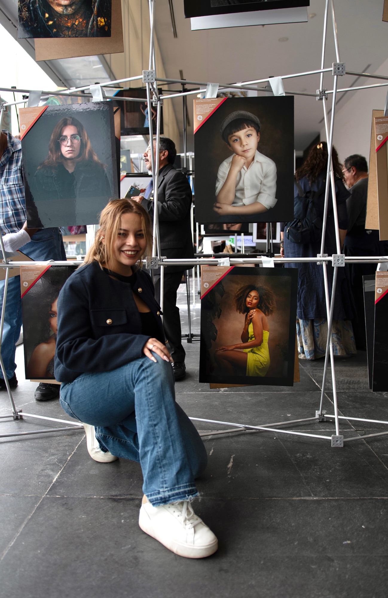 Orgullo Minatitleco: Joven fotógrafa hija y nieta de los artistas de la lente del Estudio “Guerrerito» logra un gran reconocimiento en convención internacional y pone en alto el nombre de Veracruz.