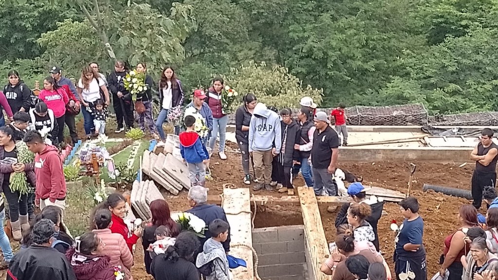 Despiden a familia sepultada por un alud de&nbsp;tierra