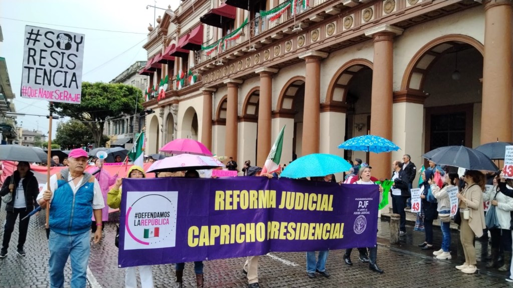 Exigen en marcha que Yunes Márquez salga a declarar en qué sentido votará reforma al Poder&nbsp;Judicial