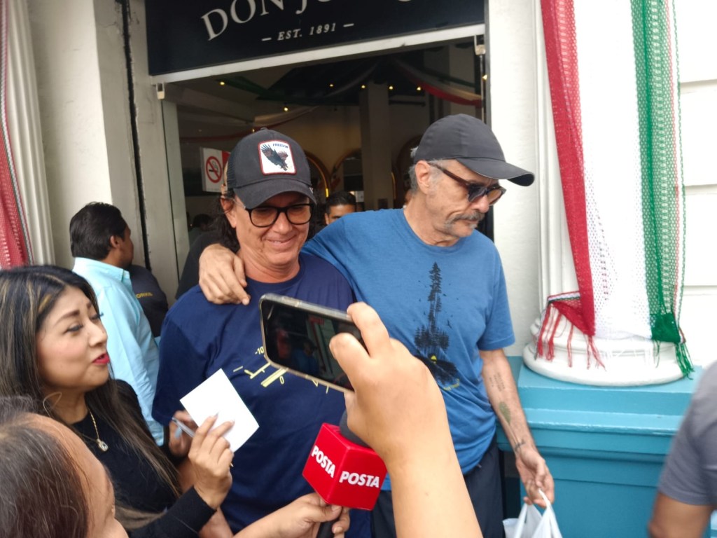 Sheinbaum debería retomar tema Ayotzinapa sugiere Saul Hernández de Caifanes, en su visita a&nbsp;Xalapa.