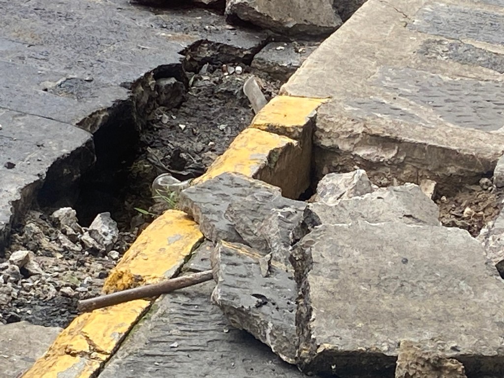 Encuentran túnel de hace 124 años en el centro de Xalapa, un socavón lo puso al&nbsp;descubierto.