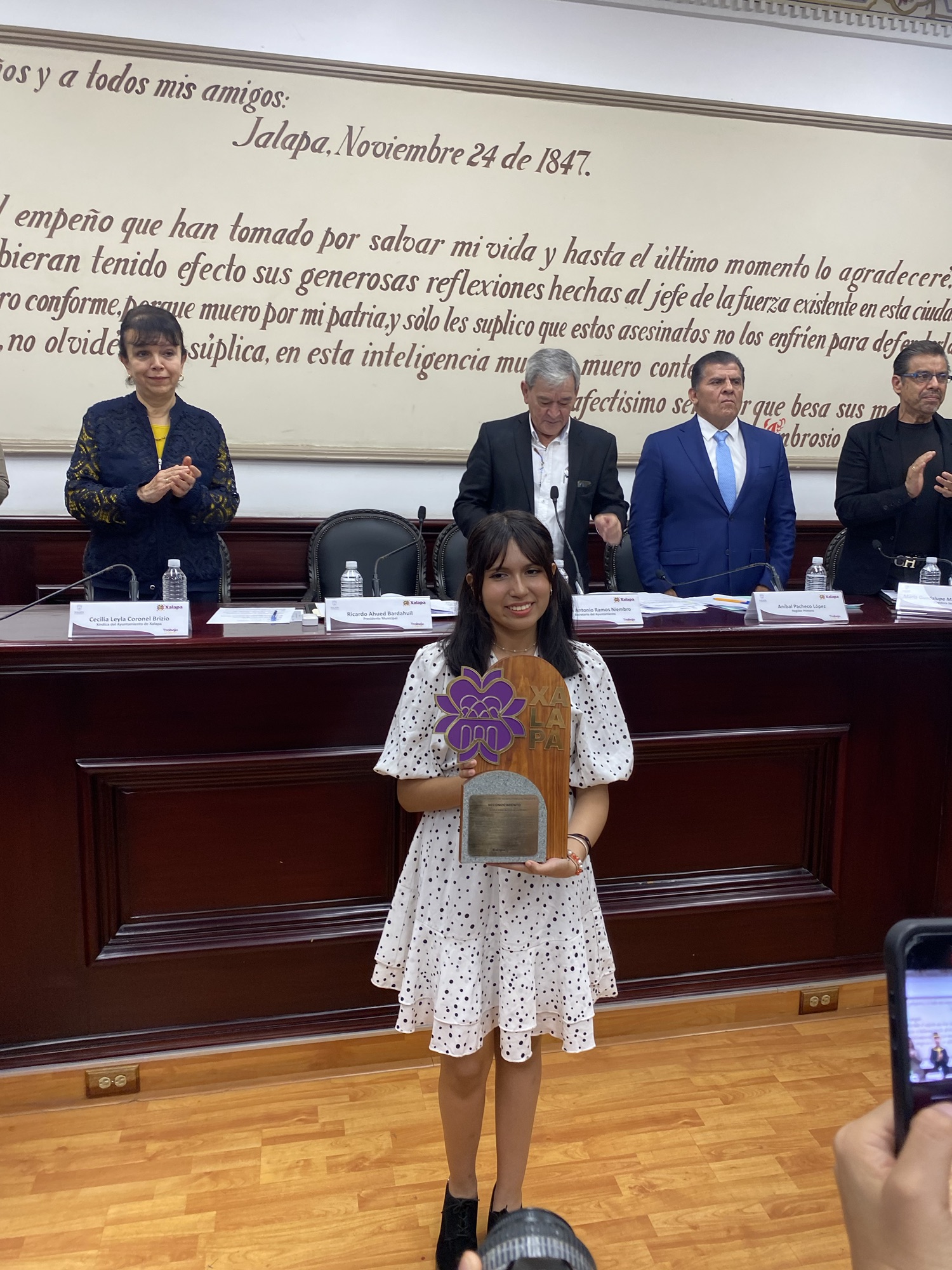 Ángela busca colaboraciones con expertos en salud para expandir su proyecto Ixtlilton a más lenguas y diagnósticos.