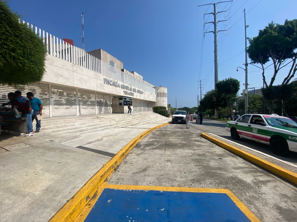 Denuncian ante FGEVeracruz abusos en arrastres de grúas, cobros van desde 5 mil hasta 30 mil pesos; cuando la ley marca menos de&nbsp;eso.