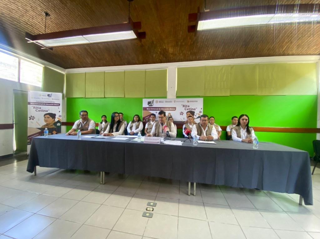 Hoy arranca a las 2 pm inscripción a Becas de secundaria. Convocatoria para Becas Benito Juárez de prepa, no sale&nbsp;aún.