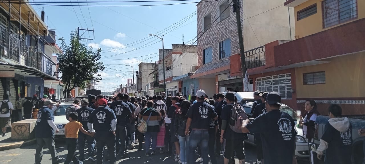 Frío espanta a feligreses. Apenas unas 40 peregrinaciones han llegado a Xalapa.