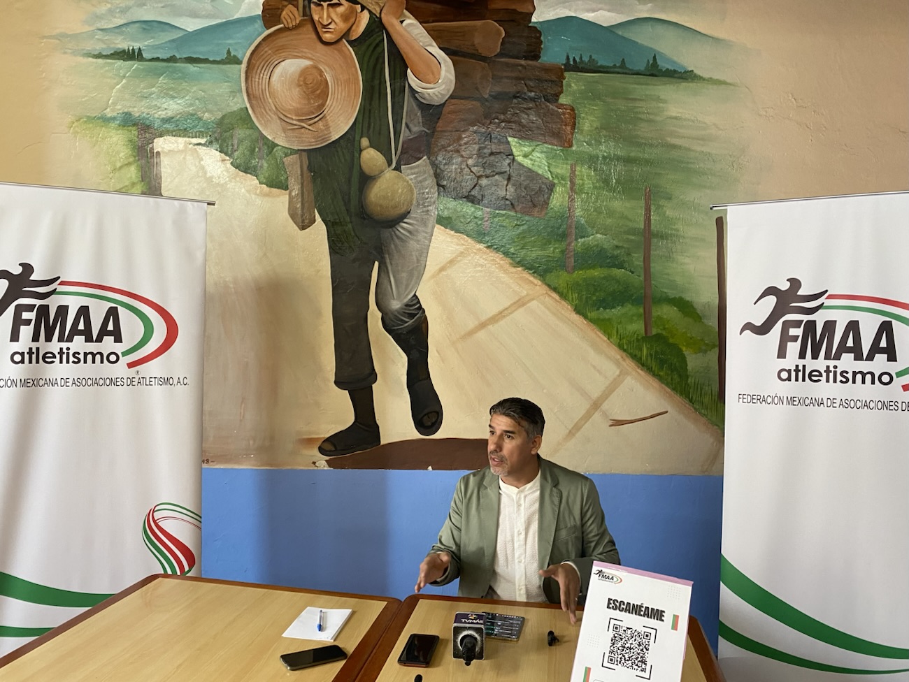 Alertan a atletas de Veracruz que Antonio Lozano ya no forma parte de la Federación Mexicana de Atletismo y cobra ilegalmente pases al nacional de CONADE