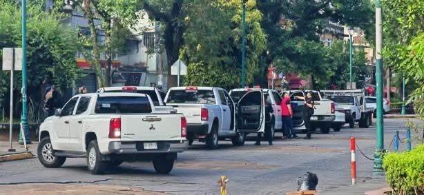 Tres detenidos; saldo de cateo en Lagos del Dique. Se aseguraron objetos y drogas&nbsp;verdes.