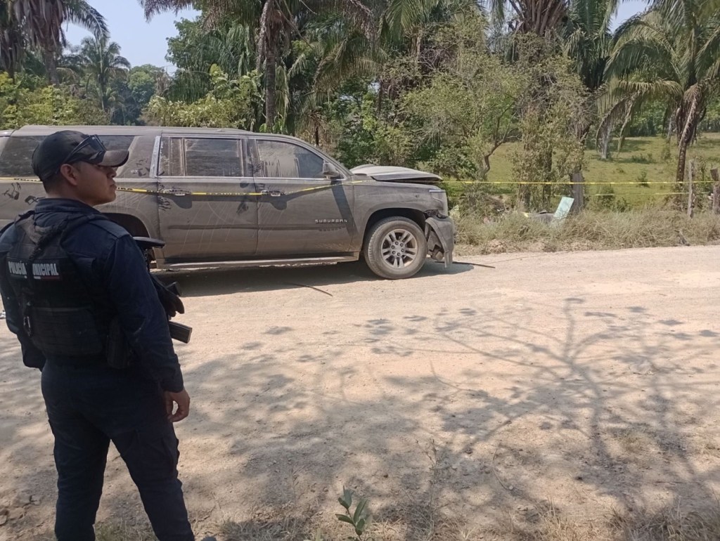 Atropella camioneta de convoy de candidata del Uxpanapa y dirigente Zepeta a un joven y lo dejan&nbsp;abandonado.