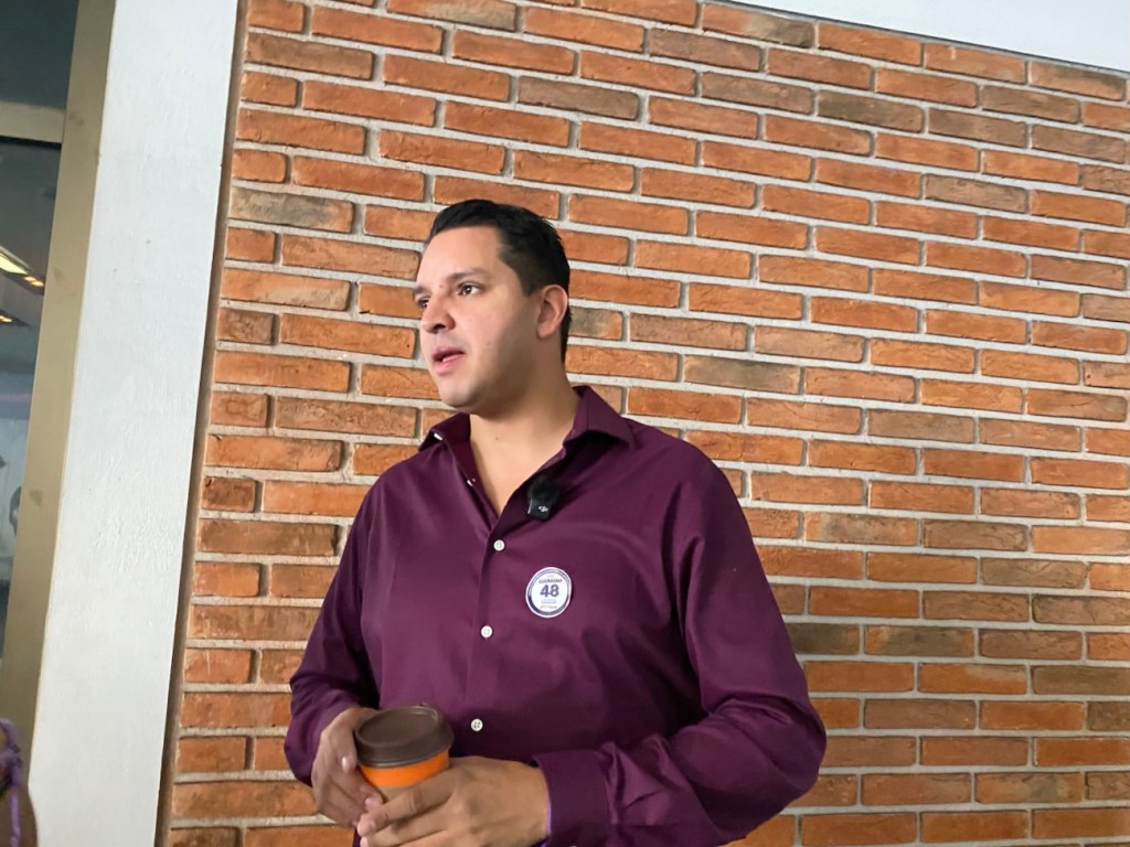 Rodrigo Guerrero recorre en país, con una campaña disruptiva para ser ministro de la Corte, y ahora propone el Spotify de la&nbsp;justicia.