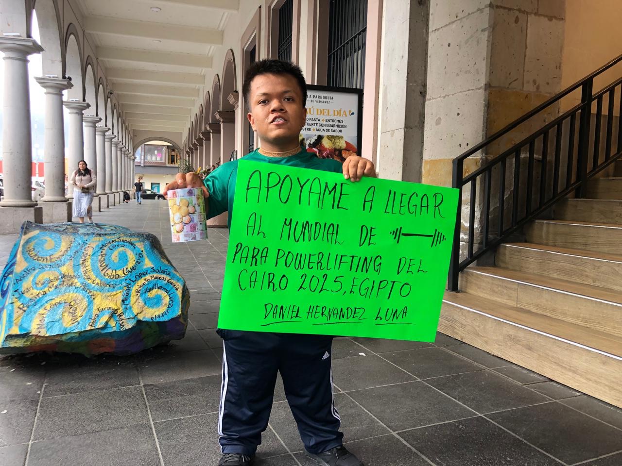Atleta de talla pequeña, Daniel Hernández botea para llegar al Mundial de Powerlifting, en el Cairo