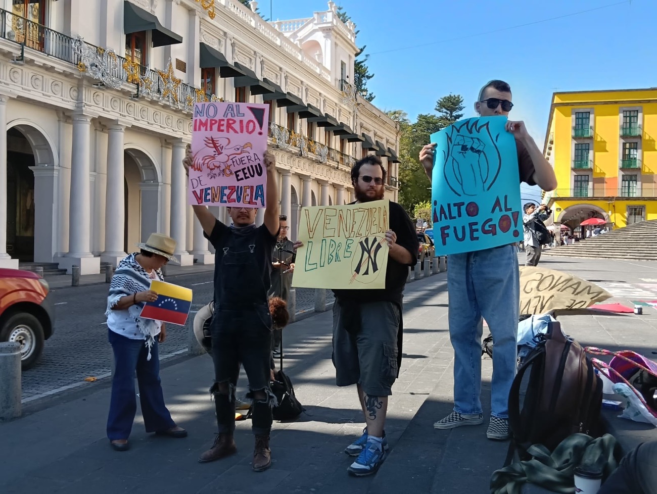 Protestan contra invasión de Trump colectivos anti sionistas y anti Trump en Xalapa, son mexicanos que han visitado por activismo a Venezuela