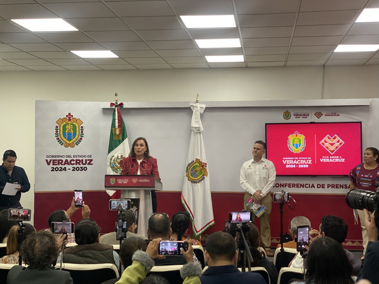 Habrá cambios en SESVER porque no han podido destrabar un tema burocrático que impide pagar el bono en efectivo a 12 % de trabajadores de Salud