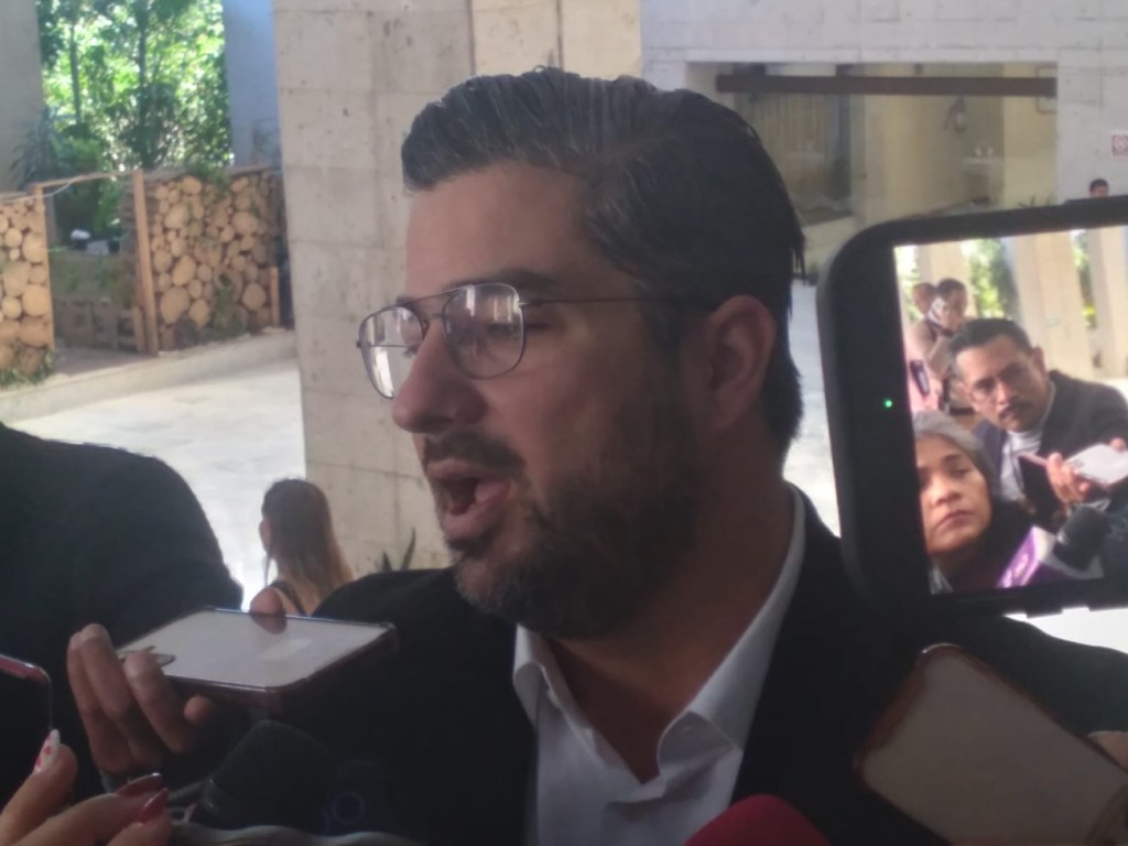 Por las narco mantas en Tuxpan, se defiende alcalde Daniel Cortina Martínez; rechaza que la delincuencia organizada haya financiado su&nbsp;campaña