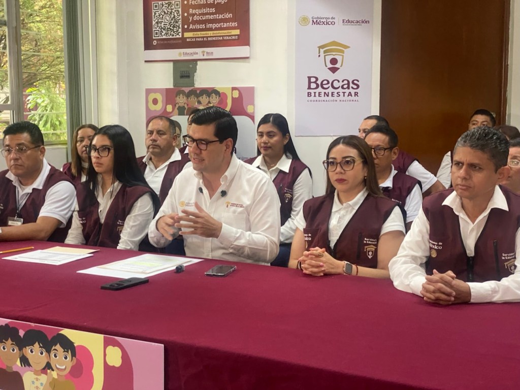 Inicia dispersión de becas Rita Cetina en Veracruz; más de 400 mil estudiantes serán&nbsp;incorporados