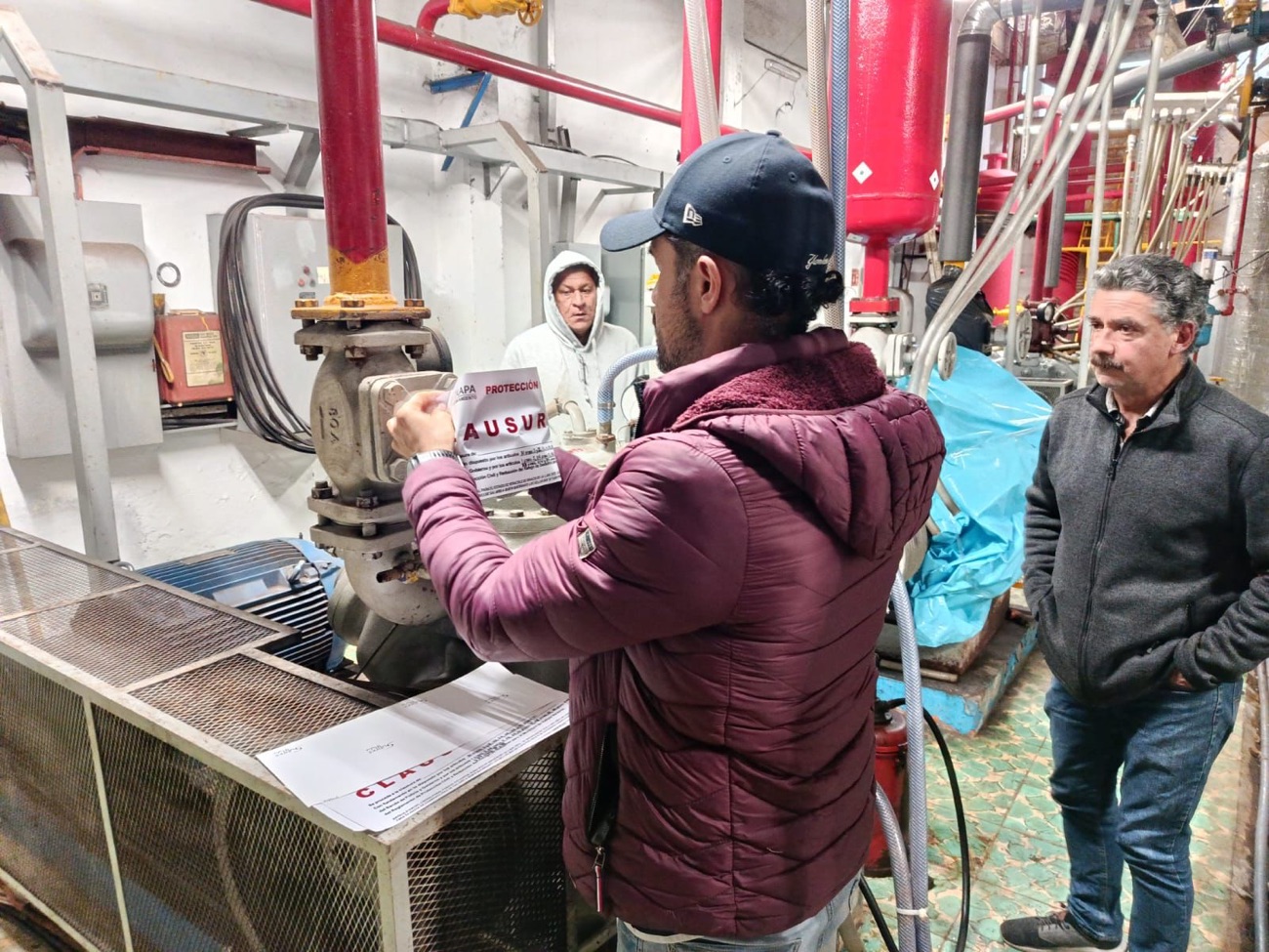 Clausuró temporalmente ayuntamiento de Xalapa la planta de hielo que incumplía con la norma de PC