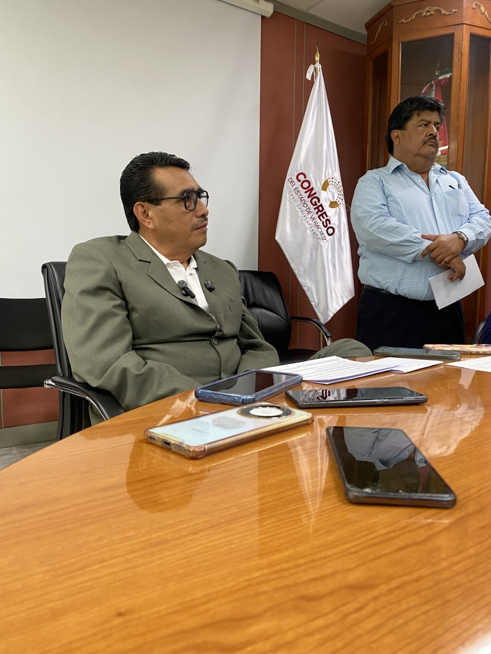 En acción inusual JUCOPO mantiene secrecía ante solicitudes de juicio de procedencia pedidas por FGE. Bautista dice no quieren cuestionar solicitud de FGE; ley de juicio político los obliga a revisar la validez de acusaciones