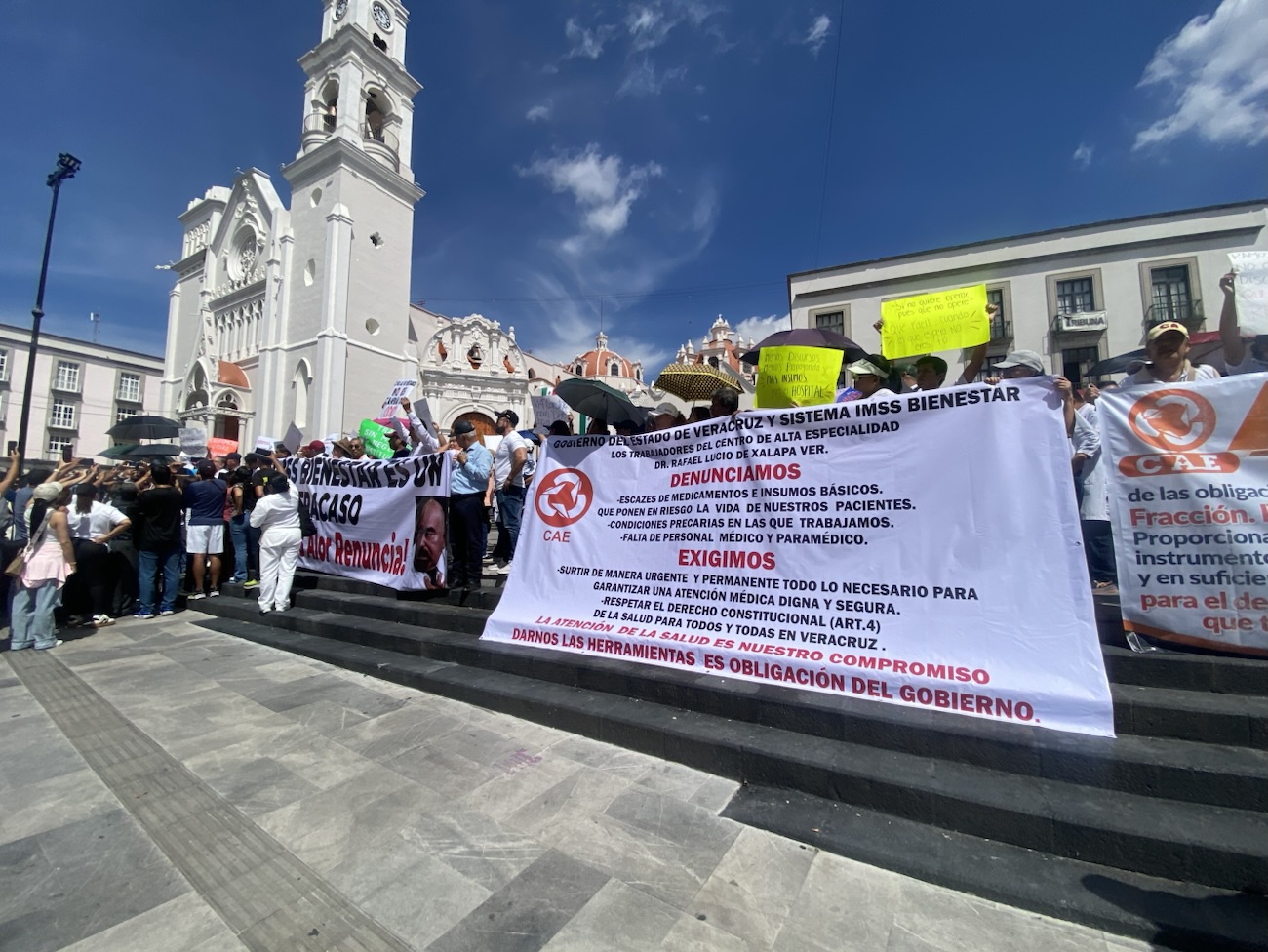 Les llegan medicamentos, pero no son todos los que necesitan; les llegan 48 claves de 2 mil que ocupan médicos, dicen en protesta